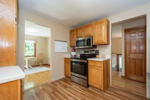 24 Ted Ln, Southborough MA 01772-2027 exterior