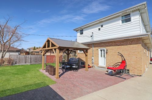 8460 Oleander Ave, Niles, IL 60714-2054