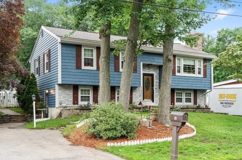 25 B St, Dracut, MA 01826-2105