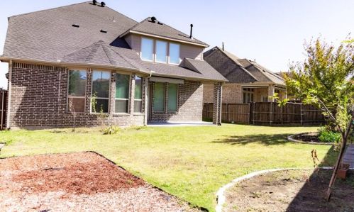 7959 Southfork Bnd, Irving TX 75063-4527 exterior