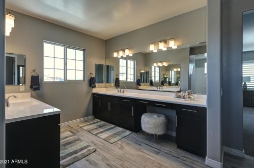 22029 33 Pl, Phoenix AZ 85018 exterior