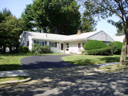 26 Mosman St, Newton, MA 02465-1303