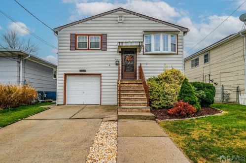 35 Spruce St, Carteret, NJ 07008-2432