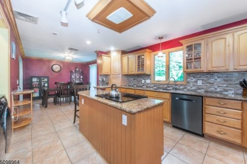 31 Courtland Dr, Wantage NJ  07461-1711 exterior