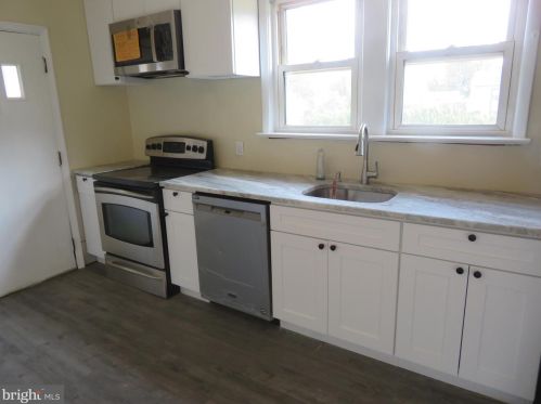 400 Mantua Ave, West Deptford NJ 08066-1278 exterior