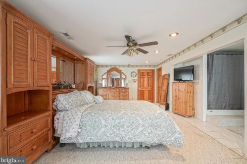 431 Meadowcroft Rd, West Deptford NJ 08096-4007 exterior