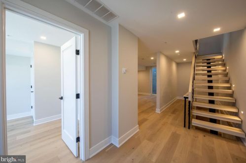 503 6th St, Philadelphia, PA 19147-1408