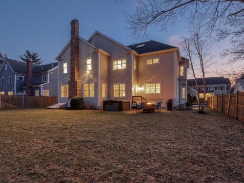 51 Mann Ave, Needham MA 02492-4533 exterior