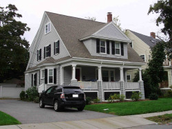 452 Woodward St, Newton, MA 02468-1521