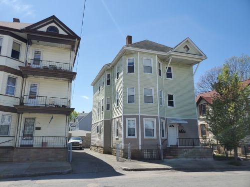 206 Hathaway St, New Bedford MA 02746-1820 exterior