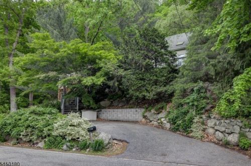 364 Skyline Lk Dr, Skyline Lakes NJ 07456-1943 exterior