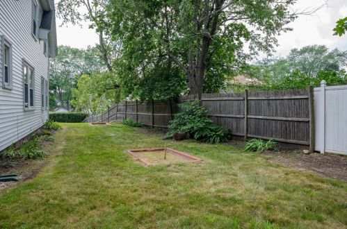 10 Carroll St, Weymouth MA 02189-1211 exterior