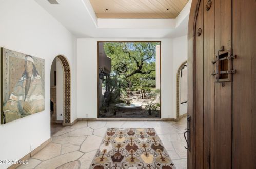 2020 Bethany Home Rd, Phoenix AZ 85014-2434 exterior