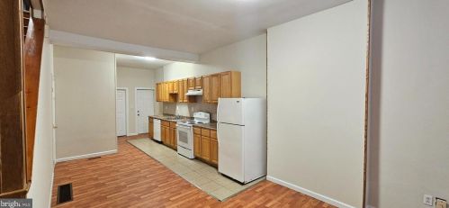 3223 Carlisle St, Philadelphia, PA 19140-5009