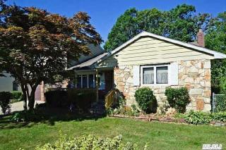 78 Foster Rd, Hauppauge, NY 11779-4339