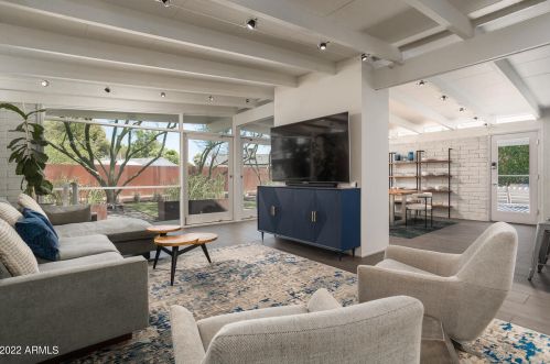 5815 11th St, Phoenix, AZ 85014-2226