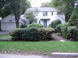 122 Nehoiden Rd, Newton, MA 02468-1926