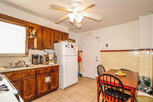 42 Leick Ave, Carteret NJ 07008-2841 exterior