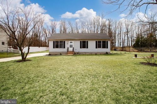 808 Mail Ave, West Deptford NJ  08096-6515 exterior