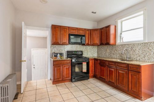 6 Railroad Ave, Carteret NJ 07008 exterior