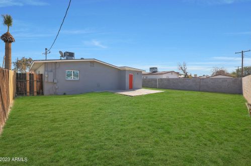 3018 81st Ave, Phoenix AZ  85033-4702 exterior