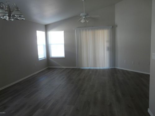 12425 42nd Dr, Phoenix, AZ 85029-2956