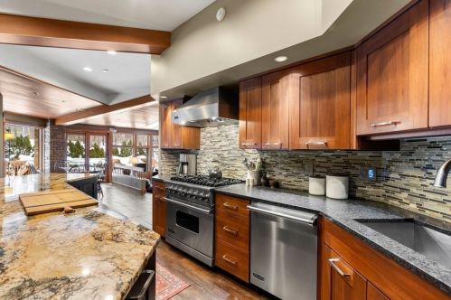 44 Sears Rd, Southborough MA 01772-1101 exterior