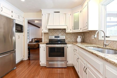 11 Robin Rd, Norfolk MA 02056-1731 exterior