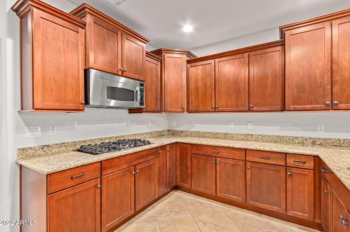 21845 39 St, Phoenix AZ 85018-7130 exterior