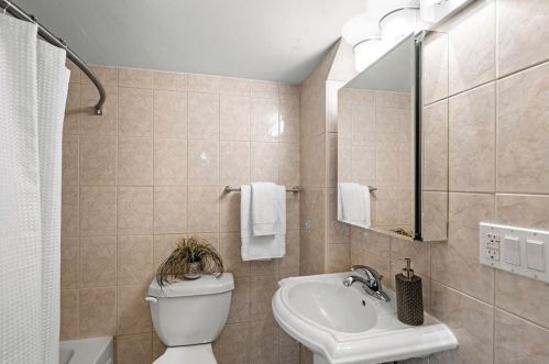 10 Kensington Ave, Newton MA 02465-1314 exterior