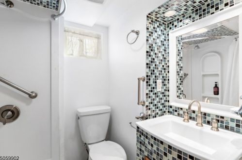 52 Eugene Pl, Belleville NJ  07109-1025 exterior