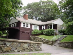 140 Dedham St, Newton, MA 02461-2136