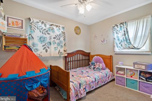 260 Columbus Dr, West Deptford NJ 08051-1258 exterior