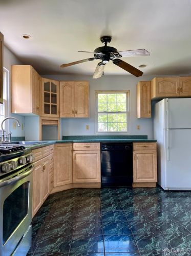 20 Lincoln Ave, Carteret NJ 07008-3115 exterior