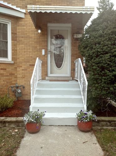 1613 Maple Ave, Forest View, IL 60402-1547