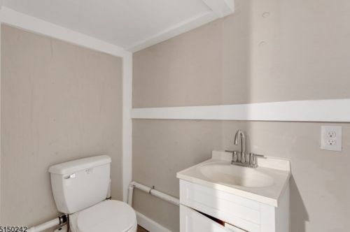 154 Passaic Ave, Belleville NJ  07109-1958 exterior