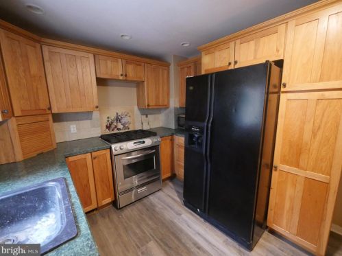 319 High St, West Deptford NJ  08096-2225 exterior