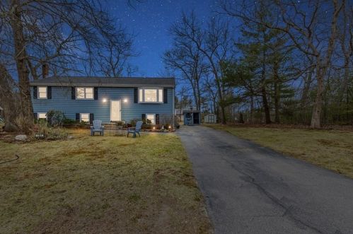 105 Hall Dr, Hingham MA 02061-1813 exterior