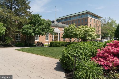 3 Palmer Sq, Princeton NJ  08542-3723 exterior