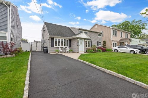 93 Markowitz St, Carteret, NJ 07008-2009