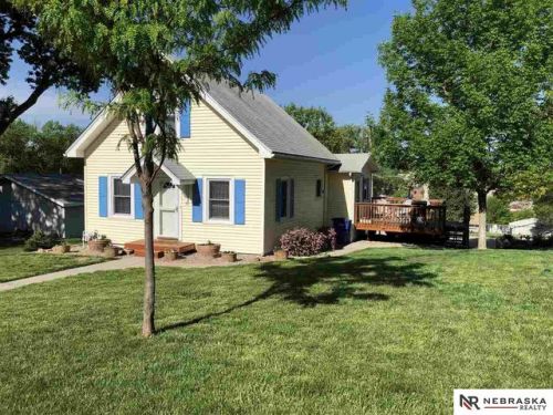 209 Maple St, Louisville, NE 68037-7152