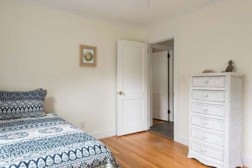 28 Hall St, Plymouth MA 02360-4122 exterior