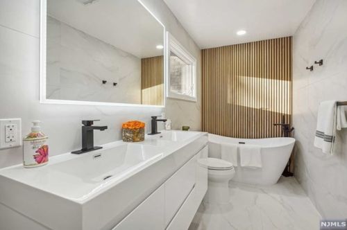 135 Knickerbocker Rd, Cresskill NJ  07626-2439 exterior