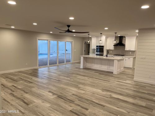 2501 Beryl Ave, Phoenix AZ  85028-3714 exterior