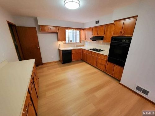 20 Midland Ave, Kearny NJ 07032-2783 exterior