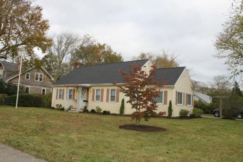 68 Nye Rd, Falmouth, MA 02540-3202