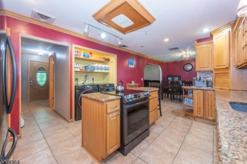 31 Courtland Dr, Wantage NJ  07461-1711 exterior