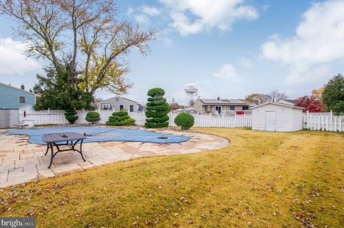 422 Meadowcroft Rd, West Deptford NJ 08096-4007 exterior