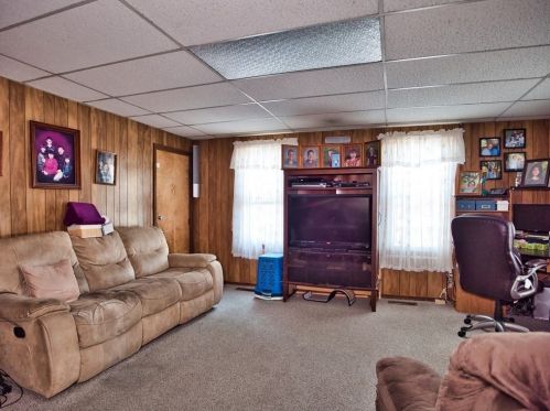 33 Morton St, Fall River MA 02720-2860 exterior