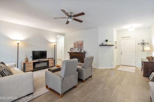 26219 41 Way, Phoenix AZ 85042-6304 exterior